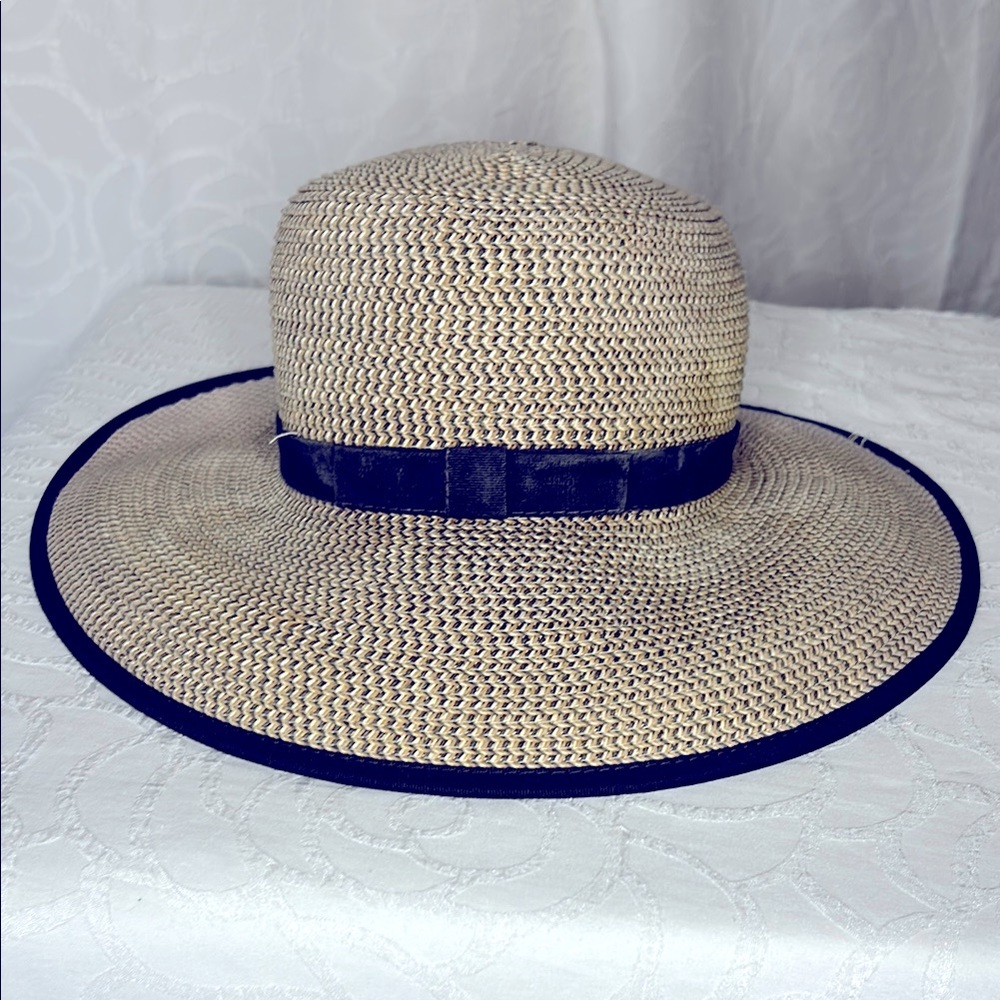 KAREN KEITH black and tan straw hat. Size Medium.